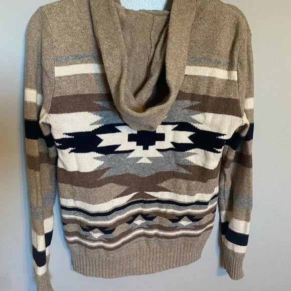 American Eagle women’s Pullover Sweater - Picture 3 of 3